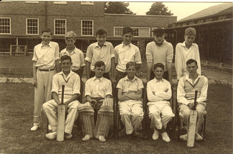 38, Hawes Down Cricket Team, help needed with year and names.jpg